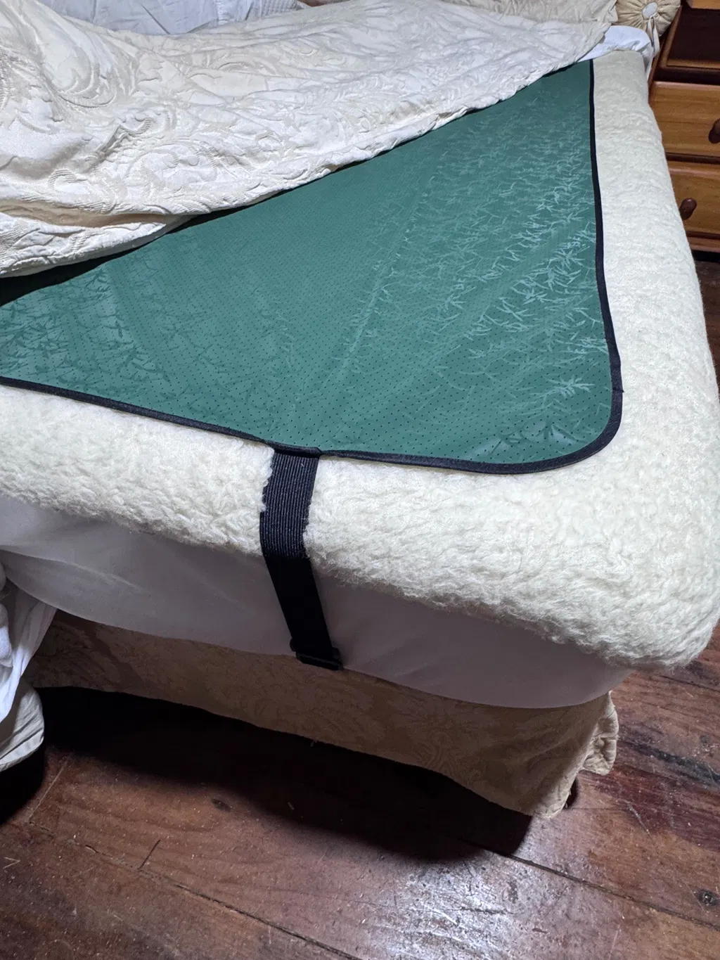 Grounded Kiwi Grounding Mat Bundle — Carbon Leatherette Mat + Pillow Covers, WorkSafe Audited, NZ's Best Seller